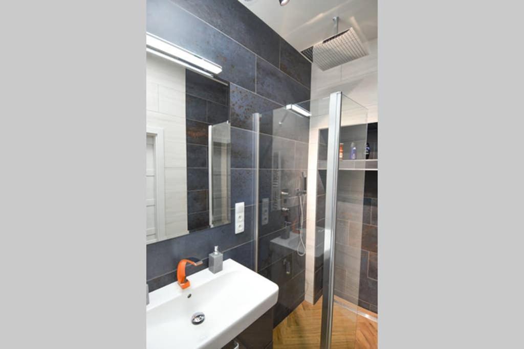 Brandly New Andel Apartment *