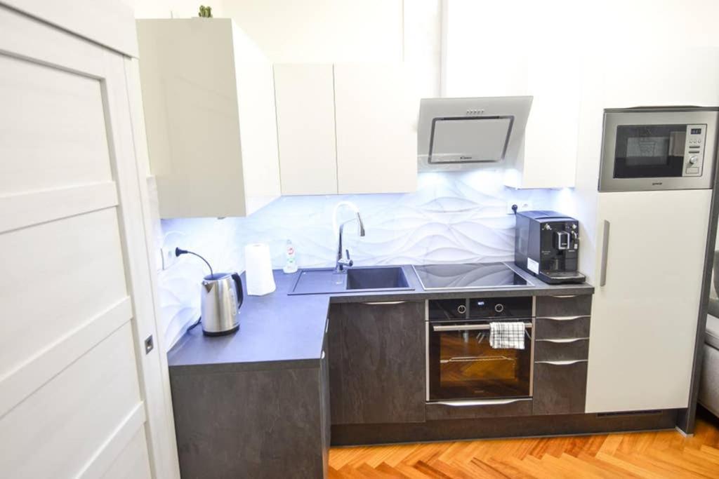 Brandly New Andel Apartamento *